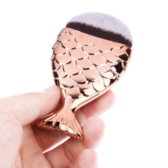 ☀️SUMMER SALE☀️ Set of Two Mermaid Makeup Brushes - Picture 5 of 8